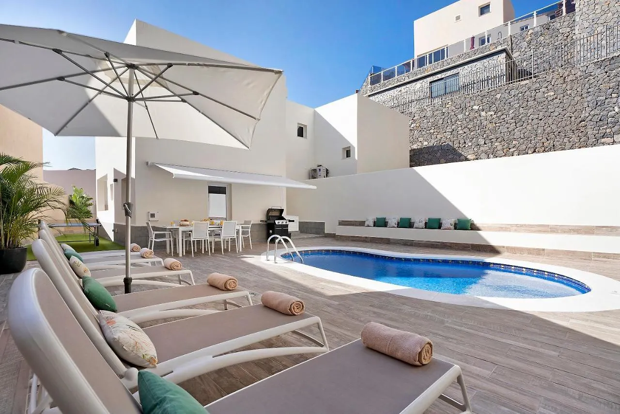 Luxury Villa Taganana 阿德耶